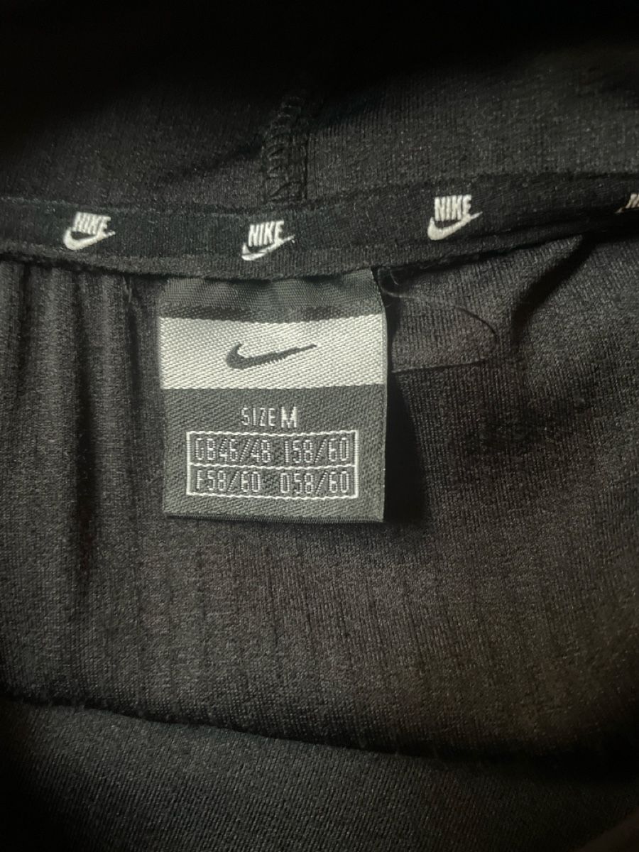 Nike T-Shirts: Kaputzen T-Shirt  – Neu (gemäss Beschreibung) aus Unterseen von Panini56 3