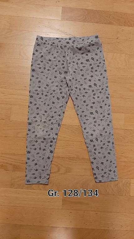 Lotti & Set di vestiti: Kleiderset gr. 128 (8 Teile) – Usato da Bern venduto da dmanci 4