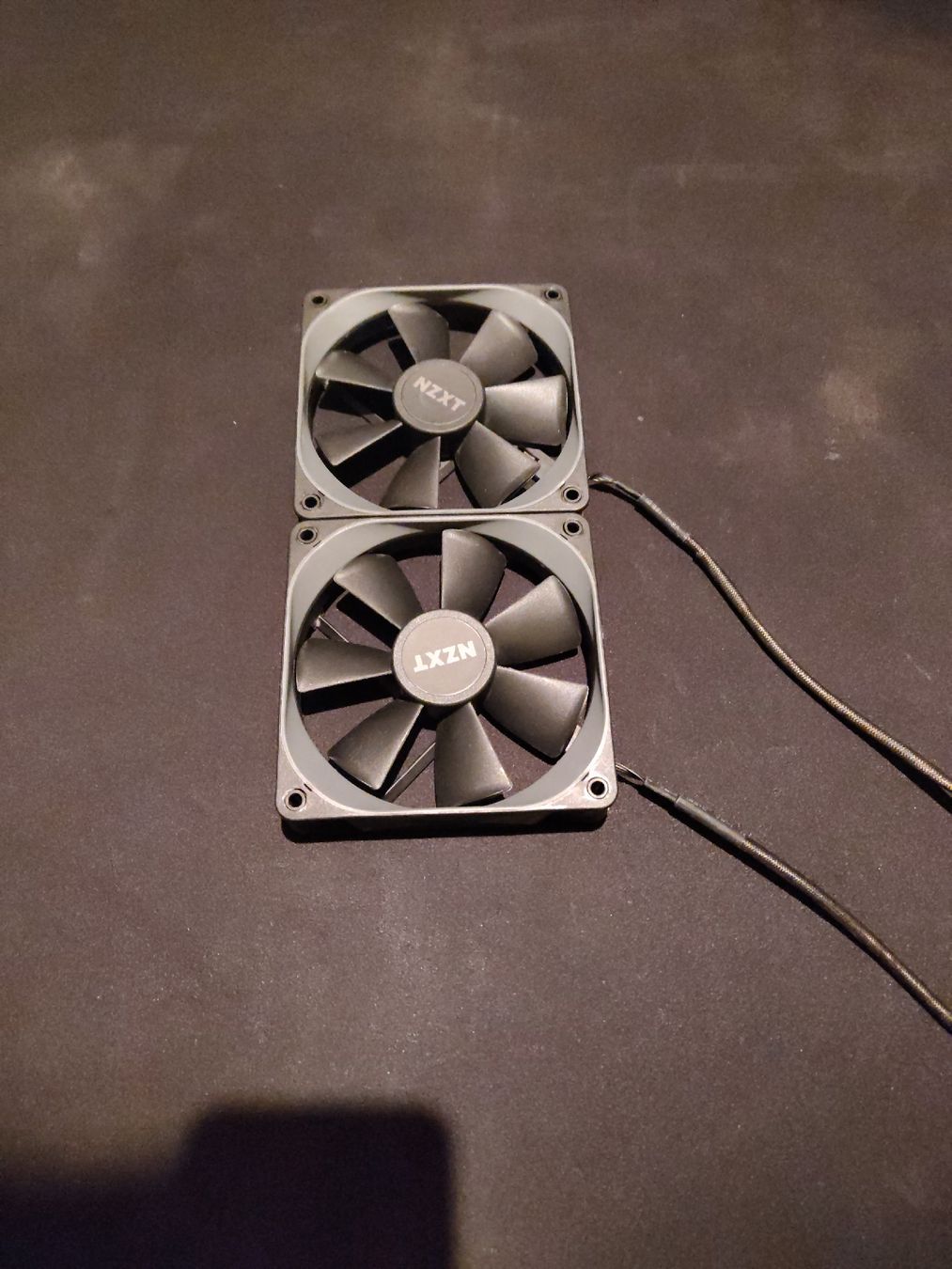 NZXT Custodie: NZXT 120mm pc Lüfter – Usato da Oberdiessbach venduto da Kawaychi 1