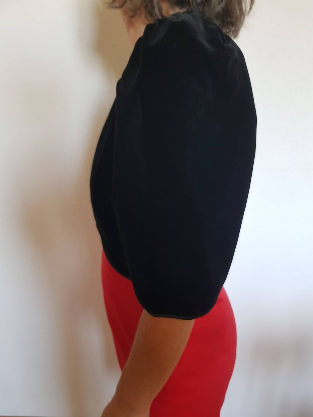 Bolero: Schwarzes Samt Bolero mit Puffärmeln Gr. 36 – Usato da Bern venduto da moehrli05 3