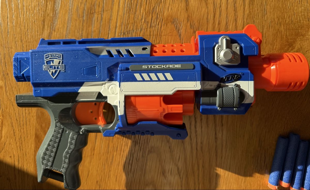 Nerf Spielzeuge: Nerf guns mit Munition – Gebraucht aus Schwanden b. Brienz von Baal1 2