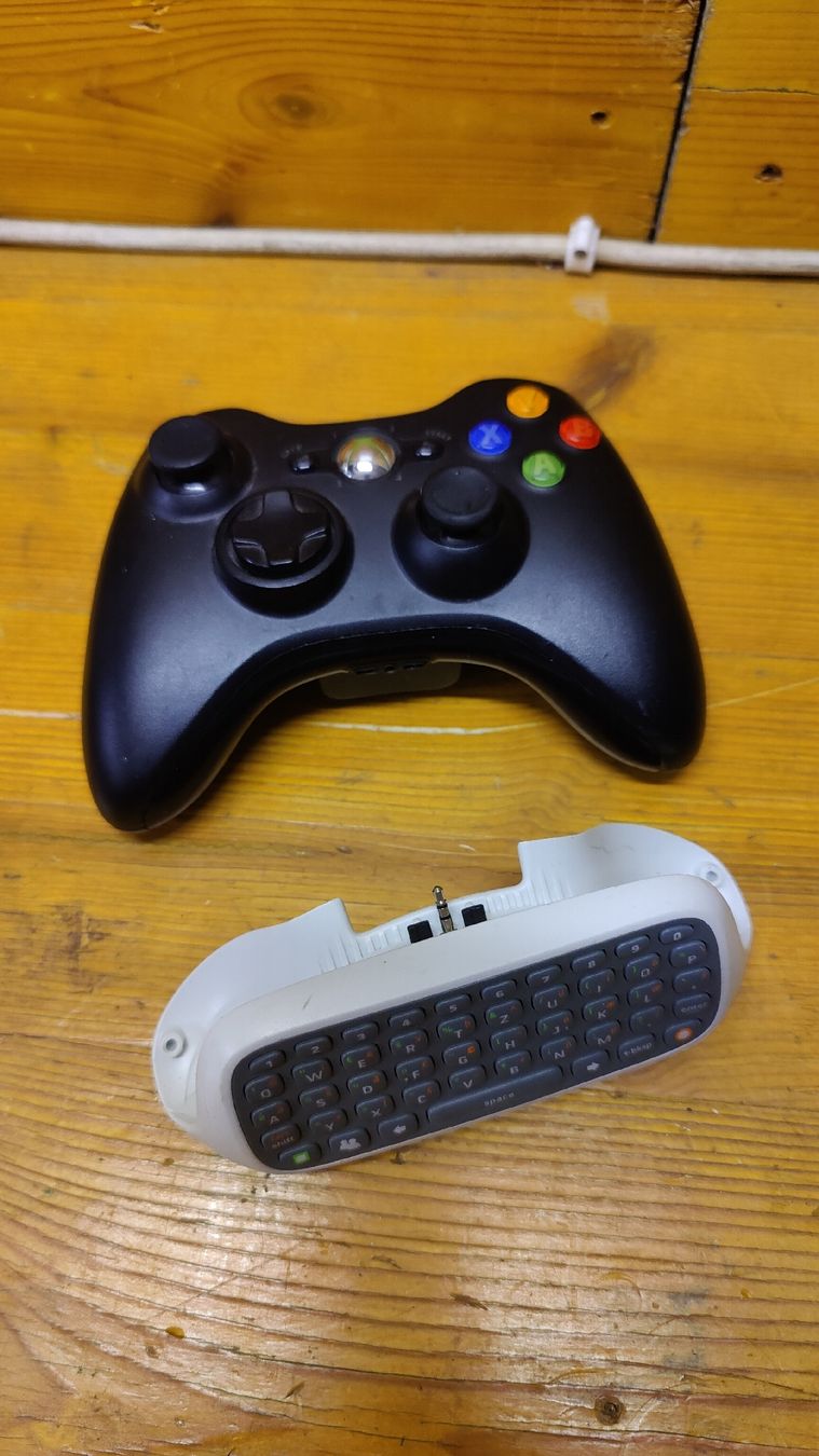 Microsoft Konsolen: Xbox 360 Controller mit Chatpad, ohne Ladekabel (L22-A) – Gebraucht aus Neuenhof von SchnaeppliAllerlei 1