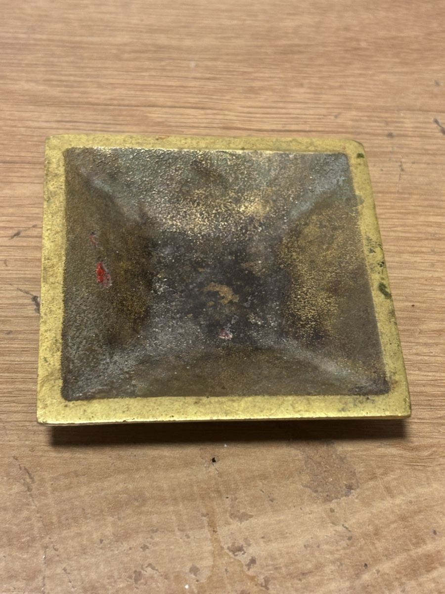 Tutte le decorazioni: Antiker Messing Aschenbecher mit Stempel – Usato da Orpund venduto da BlackEagel80 5