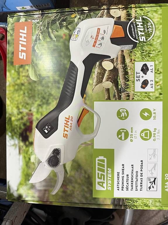 Tutti gli attrezzi: STIHL ASA 20 Akku-Astschere  – Usato da Forch venduto da Jozef95