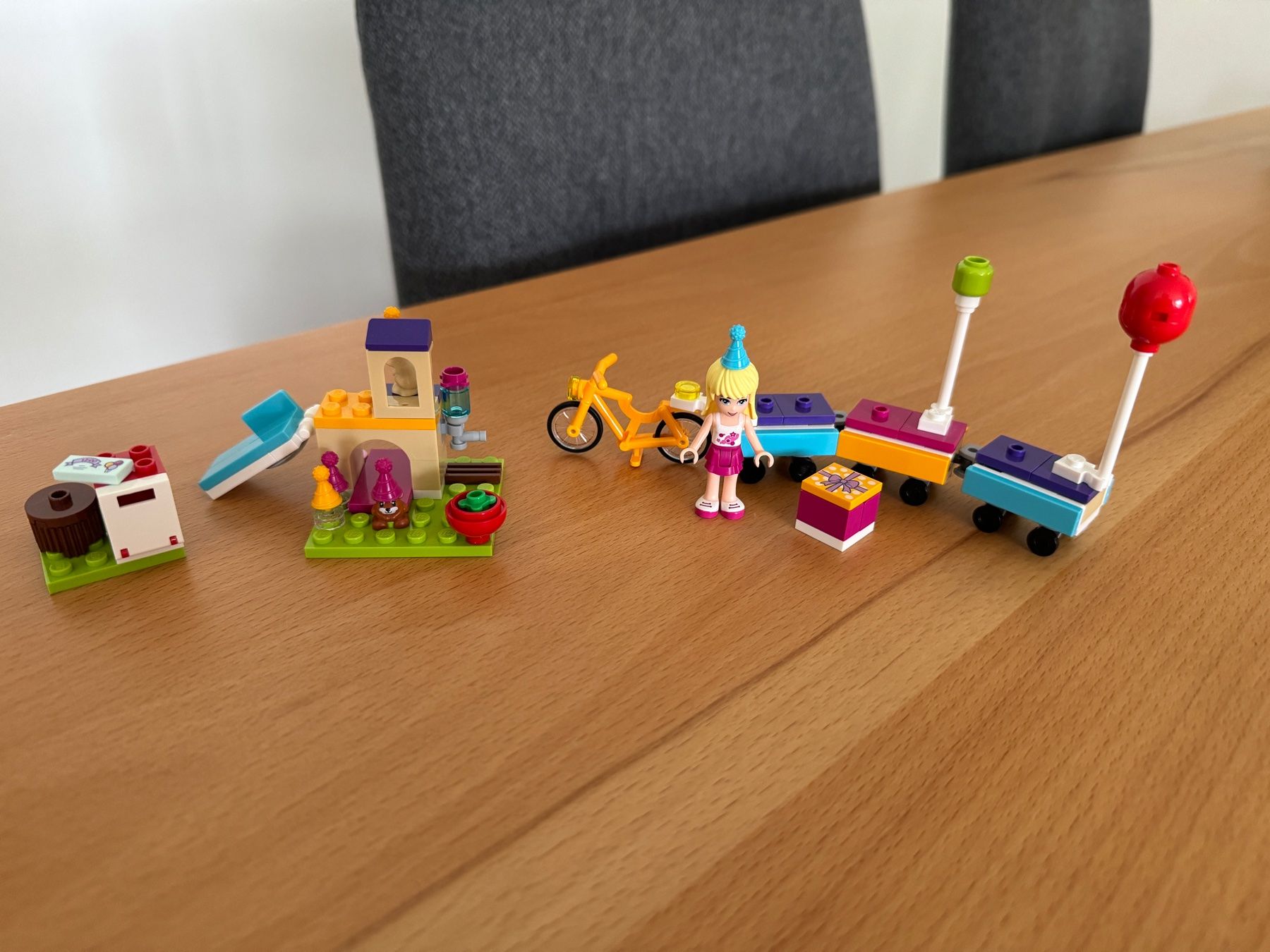 Lego Spielzeuge: Lego Friends 41111 Partyzug – Neu (gemäss Beschreibung) aus Wohlen AG von shoppi1