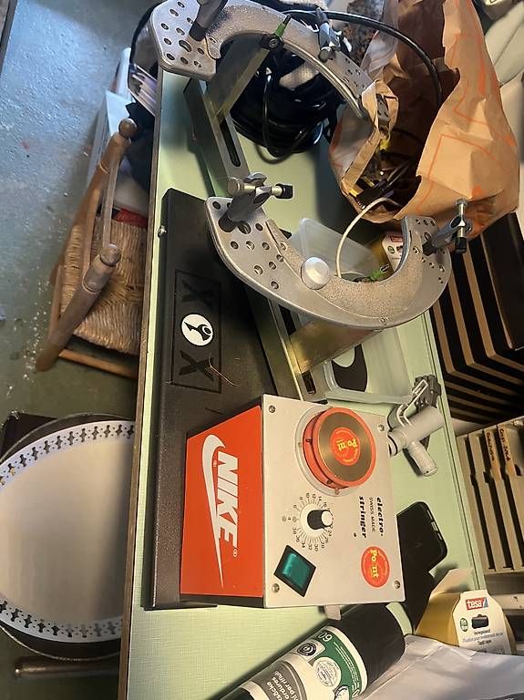 Alle Maschinen: Tennis Bespannungsmaschine – Gebraucht aus Aarau von dju_8qcq