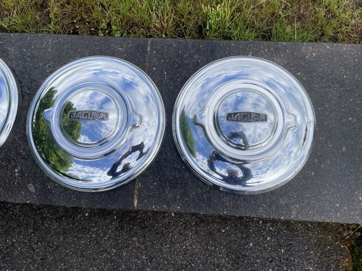 Cerchioni: Enjoliveurs Jaguar Mark 2 – Usato da Chesalles sur Oron venduto da cajealti 2
