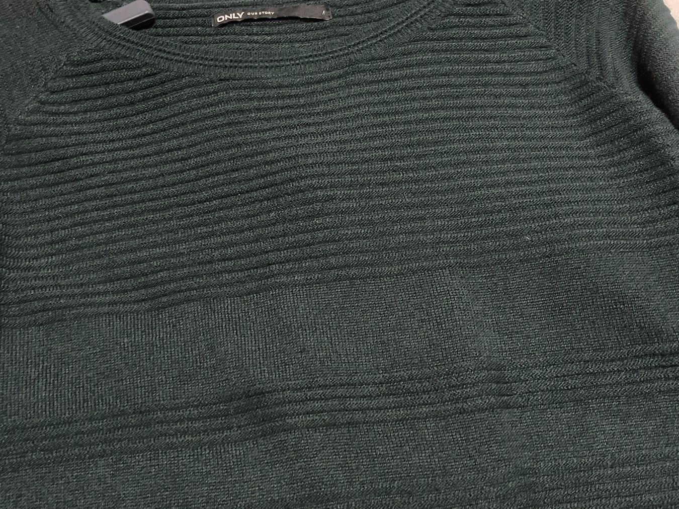 Only Pullover & Sweatshirts: Pullover von Only, Gr. M, Tannengrün – Gebraucht aus Rapperswil SG von Jule1410 2