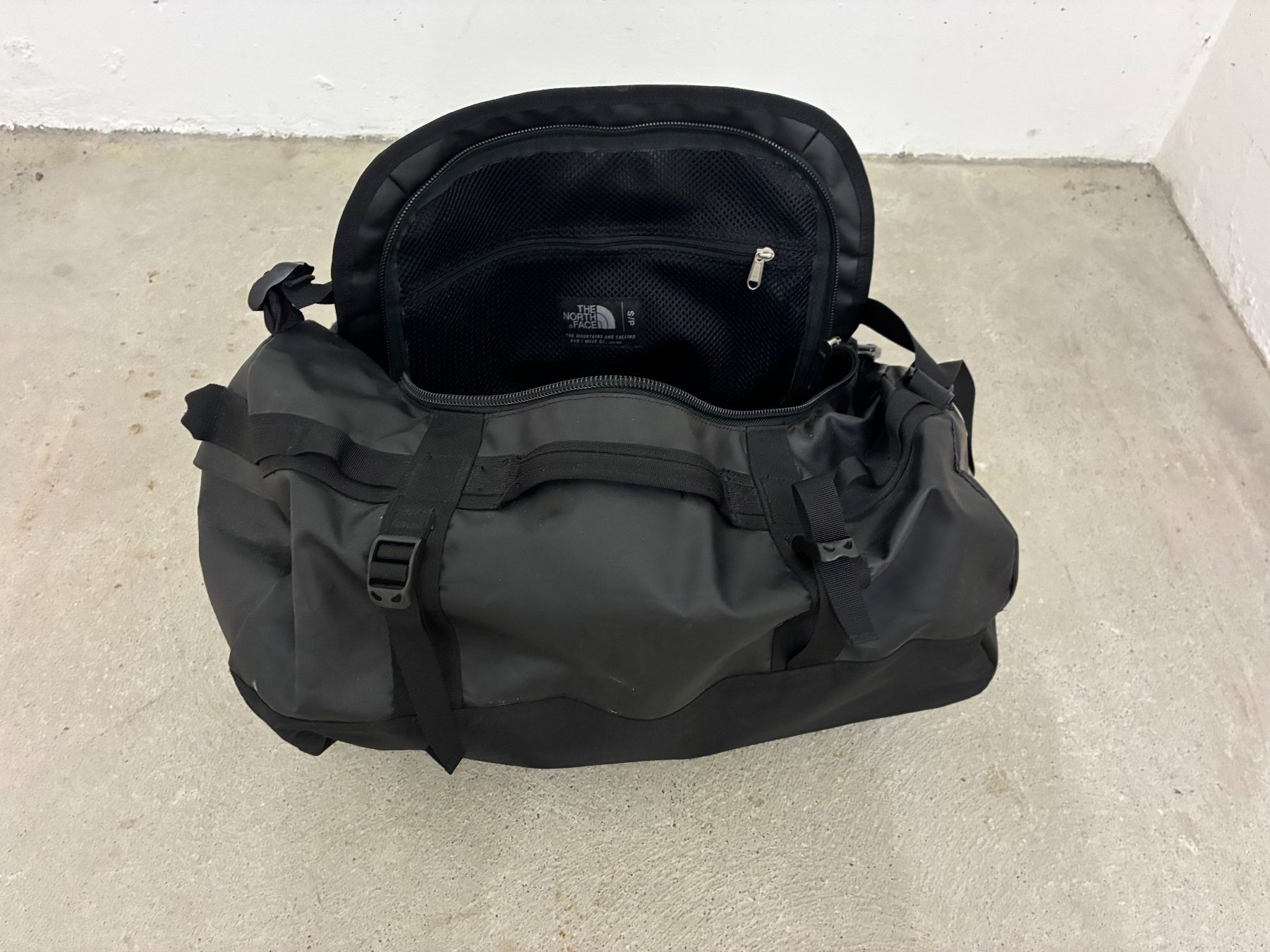 North Face Taschen: The North Face Duffel Grösse S – Gebraucht aus Zürich von martini_19