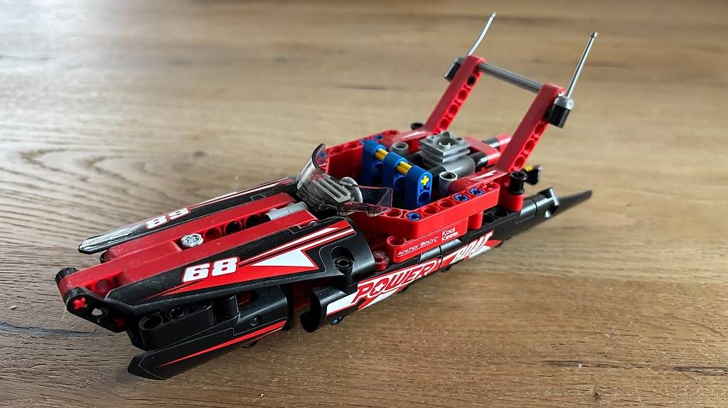 Lego Giocattoli: LEGO Technic 42089 - Rennboot – Usato da Frauenfeld venduto da Renegade77