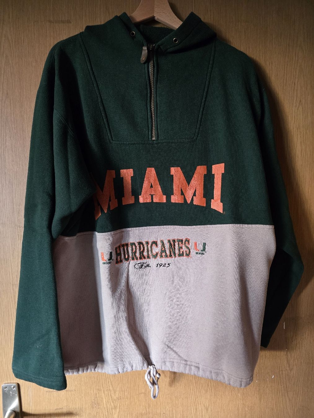 Pullover & Sweatshirts: Miami Hurricanes Vintage Hoodie / Pullover – Gebraucht aus Bronschhofen von dvnb 1