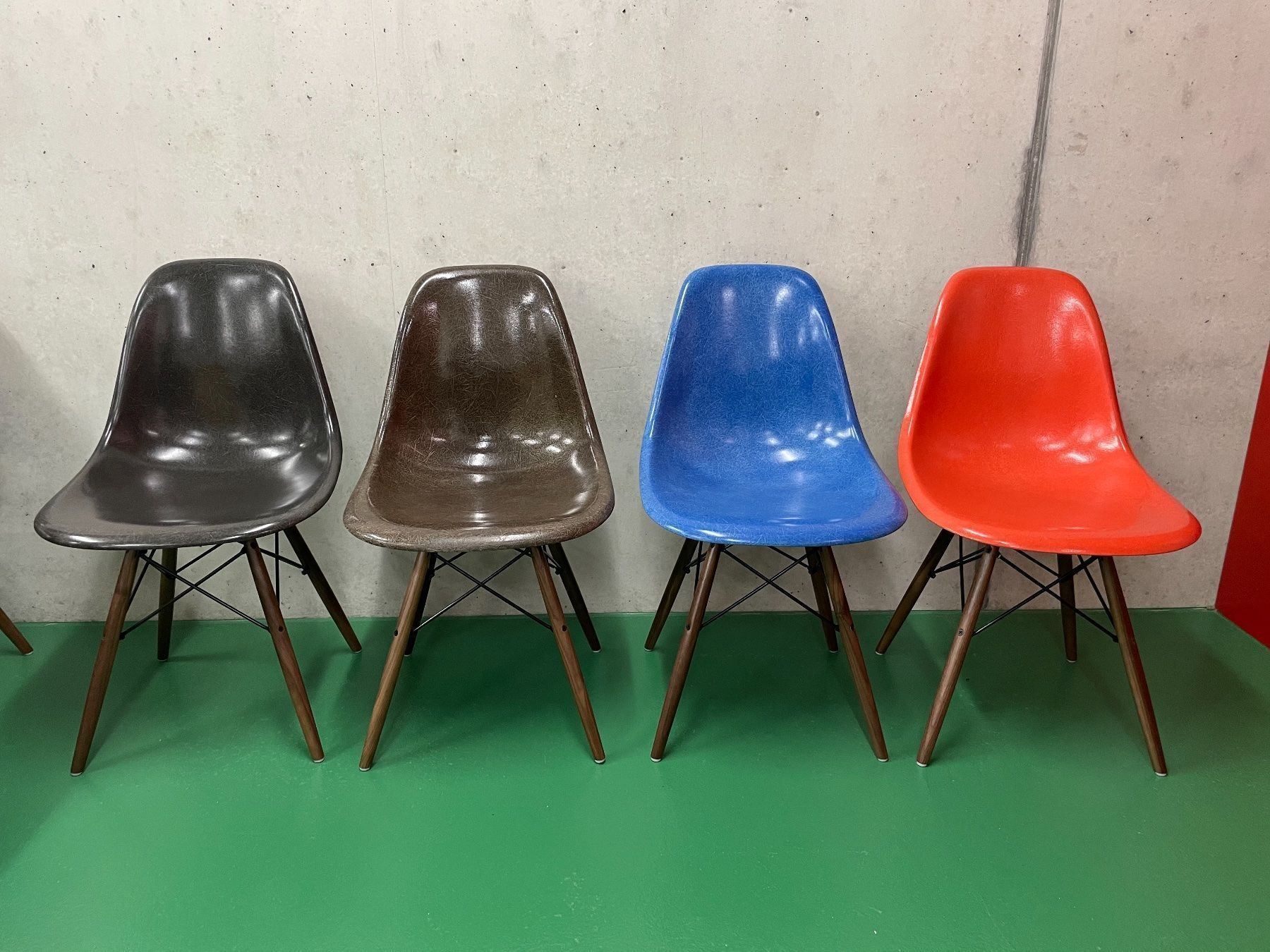Eames Stühle: Eames Side Chair Red Orange – Gebraucht aus ipsach von Latigo 6