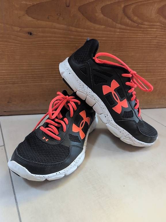 Under Armour Scarpe da uomo: Baskets Under Armour 40 – Usato da La Chaux-de-Fonds venduto da Mcleonita 3