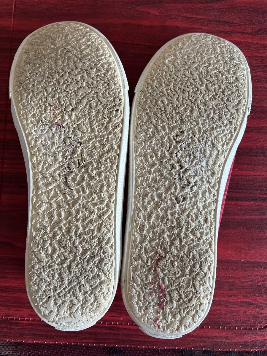 Levi's Damenschuhe: Levi's - Ballerines rouges - Taille 38 – Gebraucht aus Chézard-St-Martin von Cheyenne_75 3