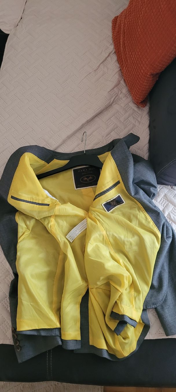 Zara Giacche: ZARA Blazer Man - Taille 54 - Grise avec doublure jaune – Nuovo (secondo la descrizione) da Vevey venduto da obi_n8zc 1