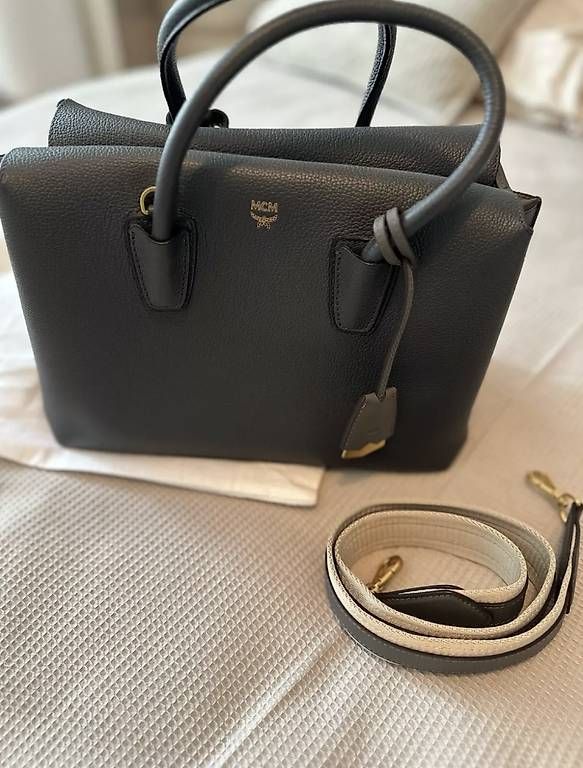 Borse da donna: MCM Milla Tote Medium grau UNGETRAGEN – Usato da Allschwil venduto da nic_6yf6