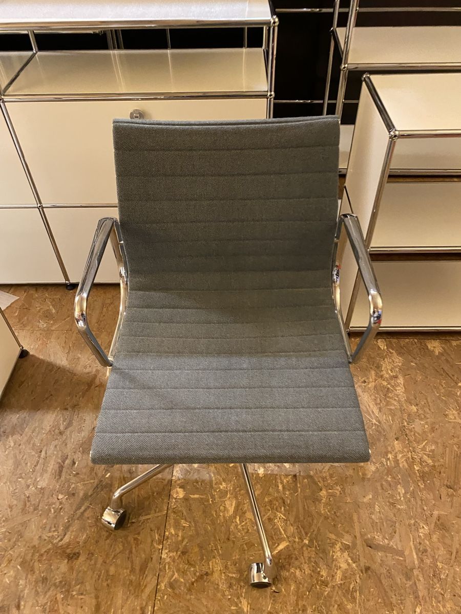 Vitra Sedie: VITRA EA 117 - Gratis Lieferung ! – Usato da Rikon im Tösstal venduto da Design4Life 4