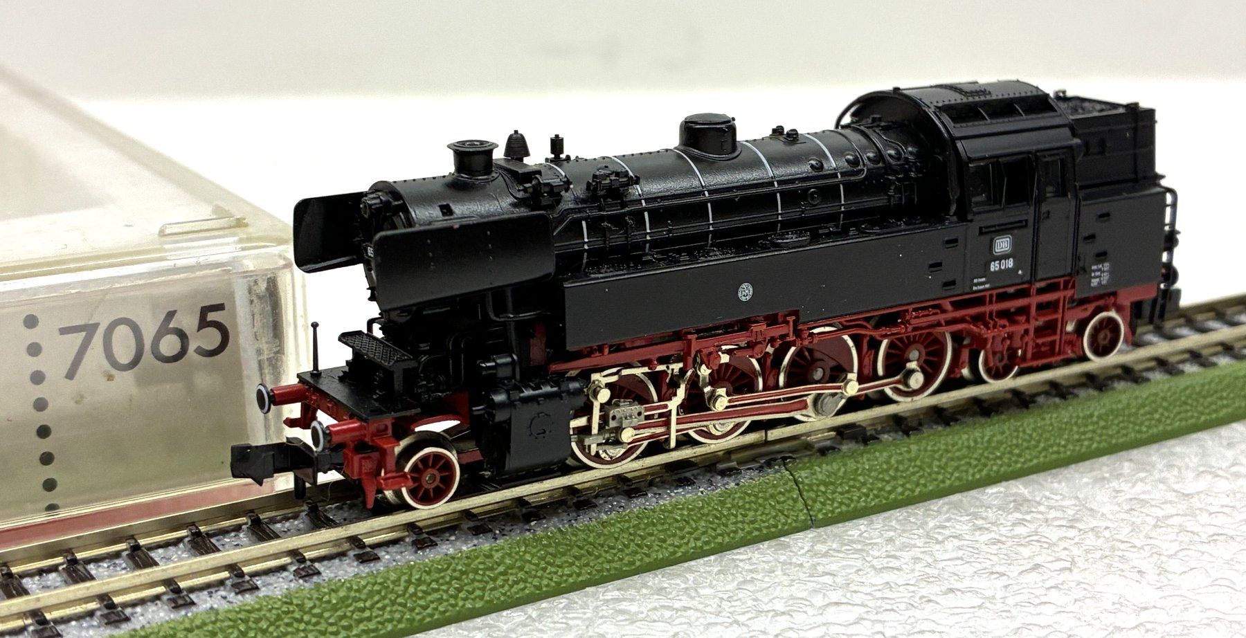 Fleischmann Modellini di ferrovie: Fleischmann 7065 piccolo N= Dampflok DB 65 018 - OVP – Usato da Thun venduto da retoolinoo