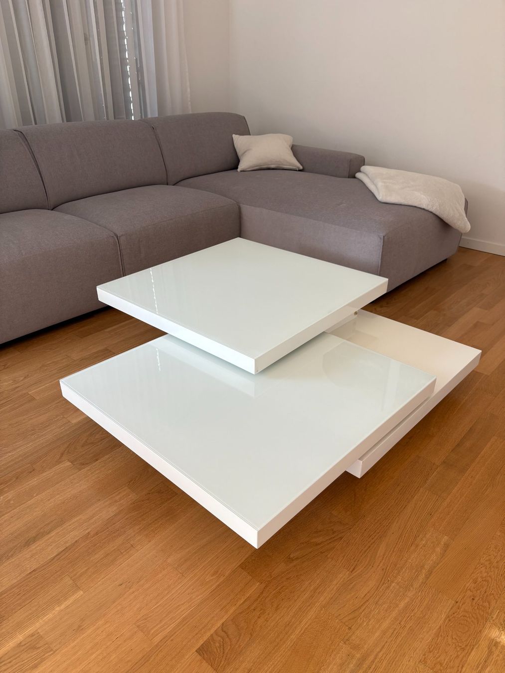 Tavoli: Couchtisch weiss mit Glasabdeckung – Usato da Urdorf venduto da Rini81 2