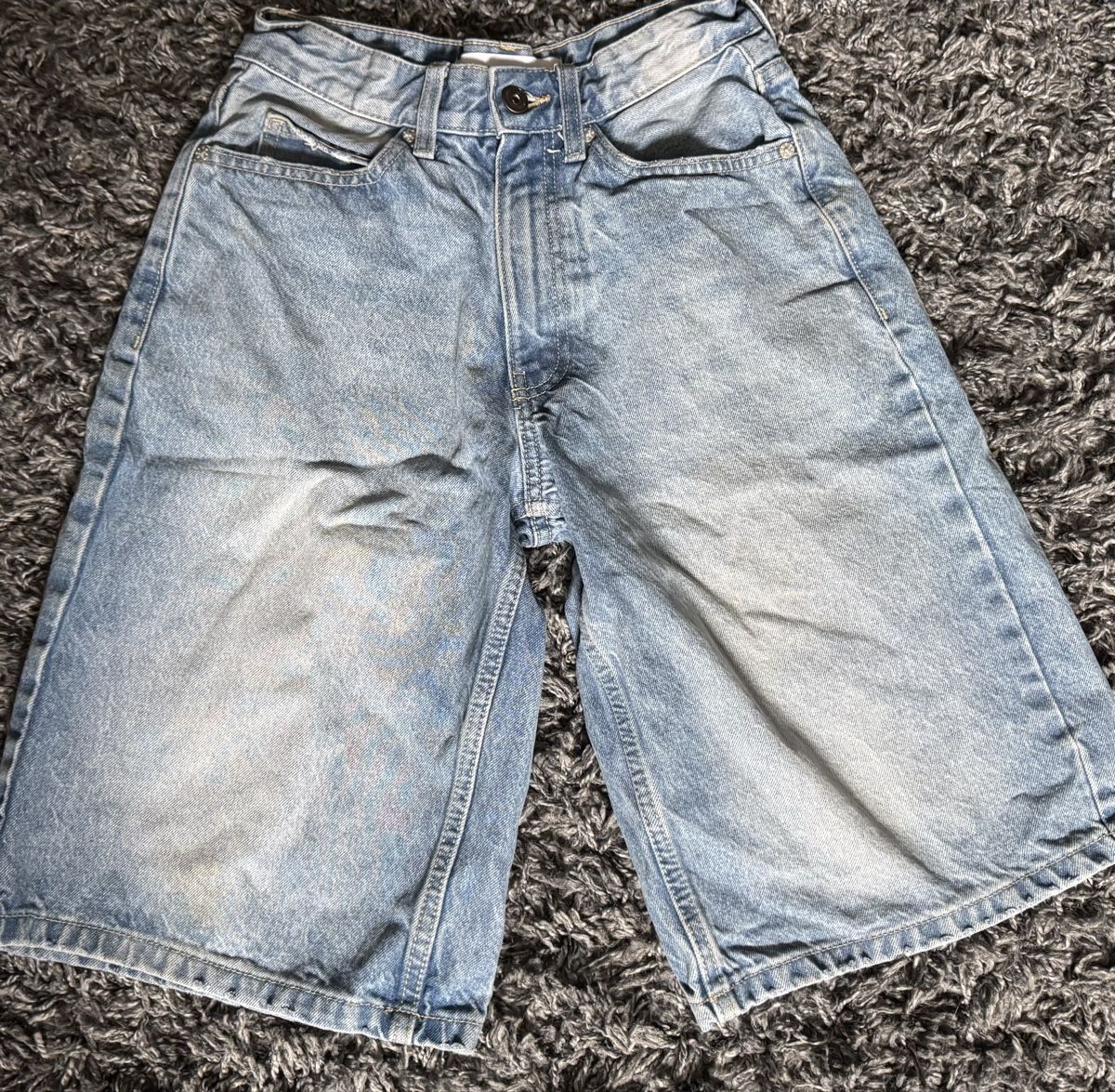 Bershka Jeans: Baggy Jorts grösse 32 – Usato da Wengen venduto da Kienzler240509