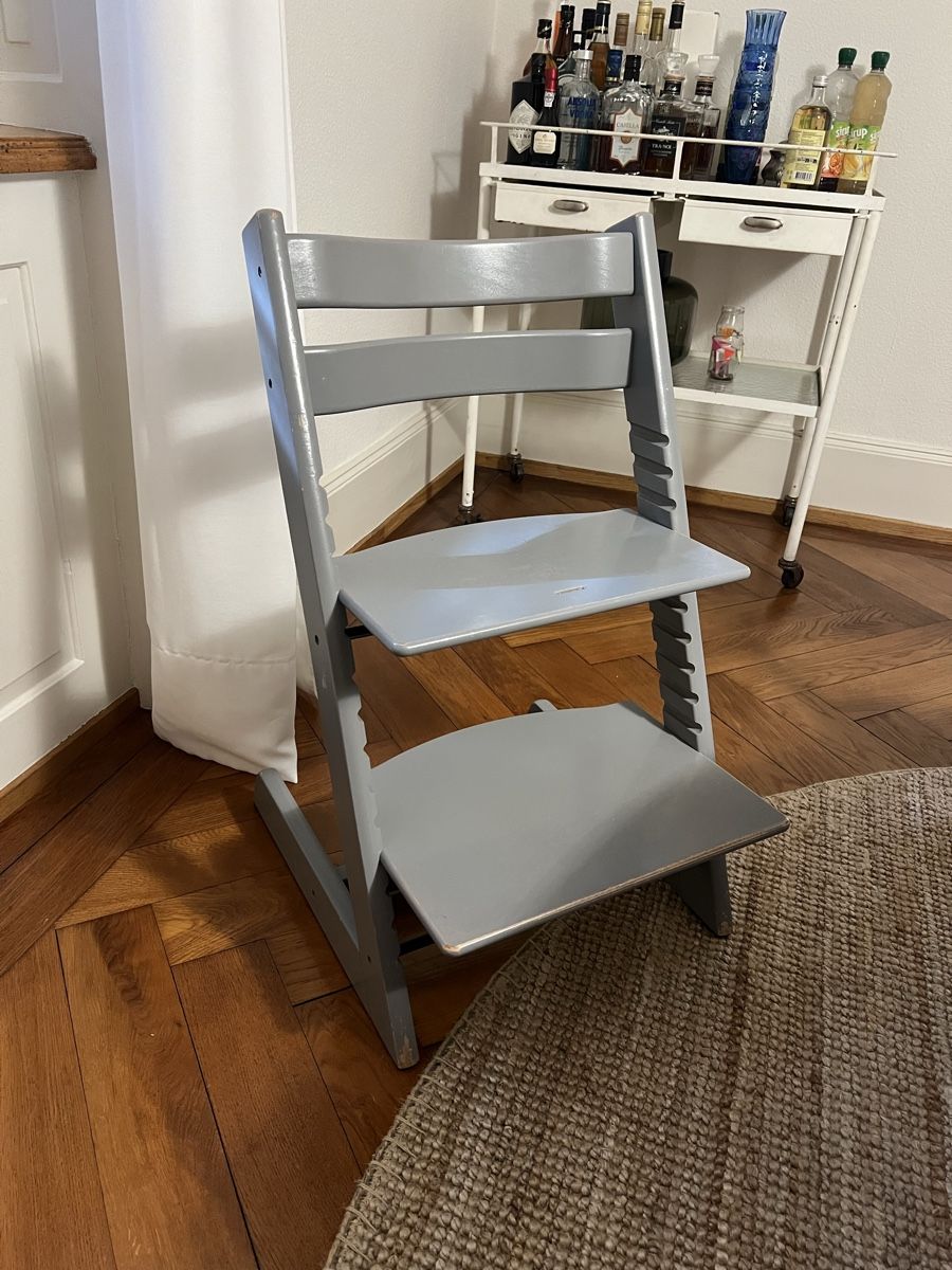 Stokke Hochstühle: Stokke Tripp Trapp Hochstuhl grau  – Gebraucht aus Aarau von Nintendo03