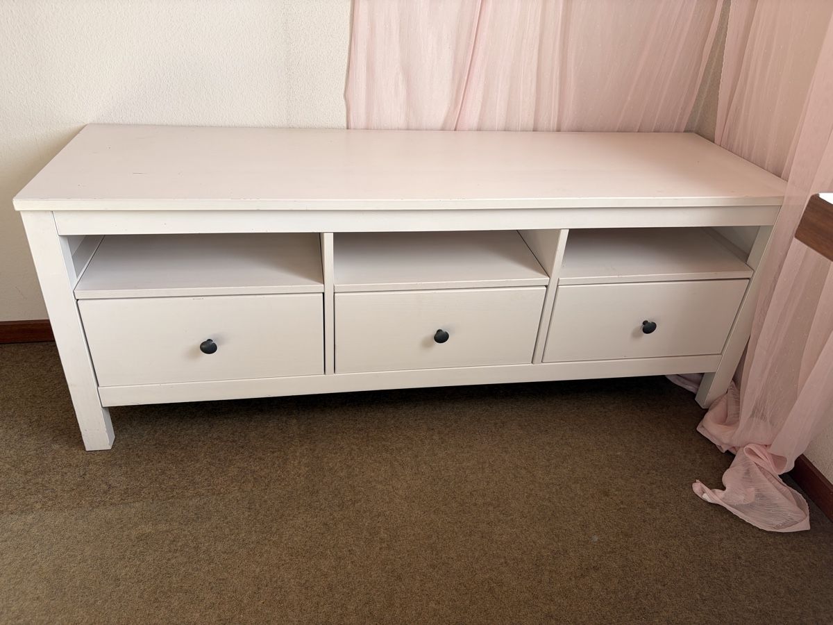 Ikea Mobili TV: IKEA-Hemnes:TV-Möbel mit 3 Schubladen – Usato da Wallisellen venduto da andrea.winter