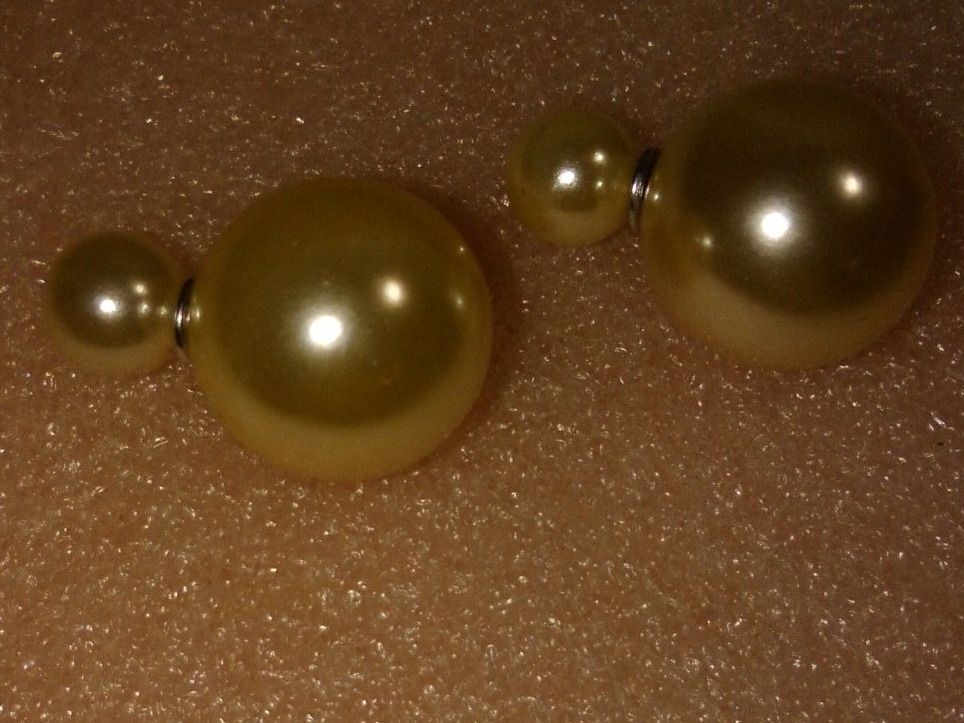 Boucles d'oreille: OHRRINGE MODESCHMUCK,,WEISS FARBE,,RUND FORM – Neuf (Voir description) à Basel par bijoutrie_4 1