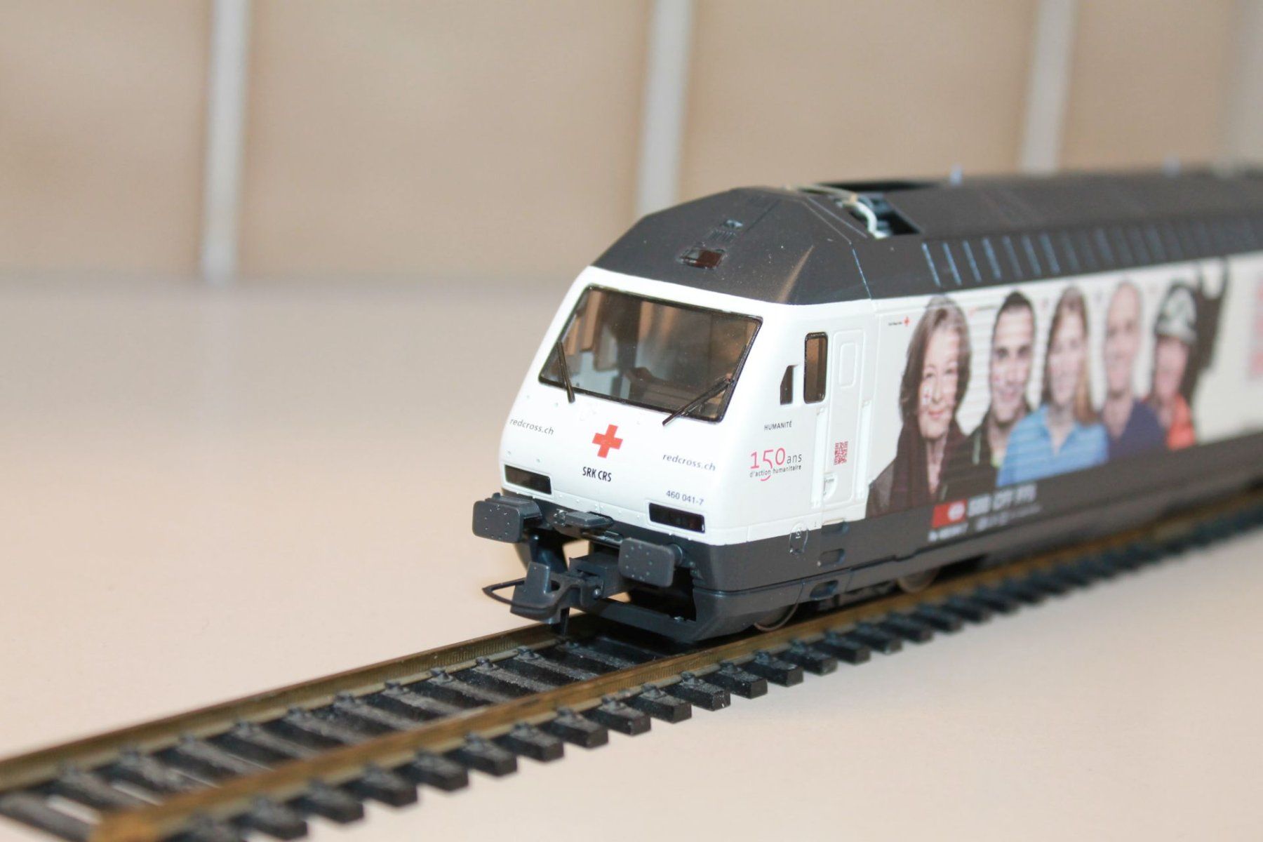 Roco Modellini di ferrovie: Re460 " Rotes Kreuz " – Usato da Birmensdorf ZH venduto da Buhwil18 3