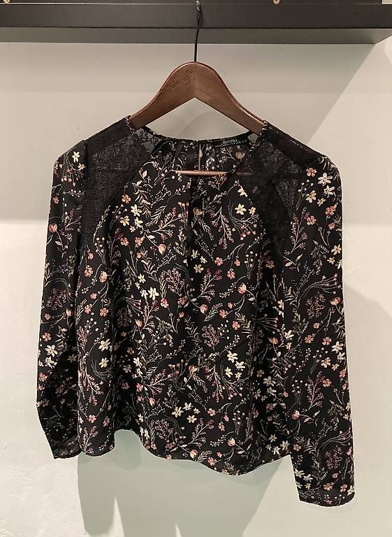 Camicette: Bershka Bluse Grösse M – Usato da Bellach venduto da lia_26tj