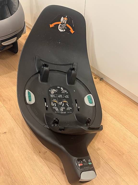 Seggiolini per auto: Cybex Babyschale und Base Cloud Z i-Size – Usato da Herrliberg venduto da sch_k2m9 1