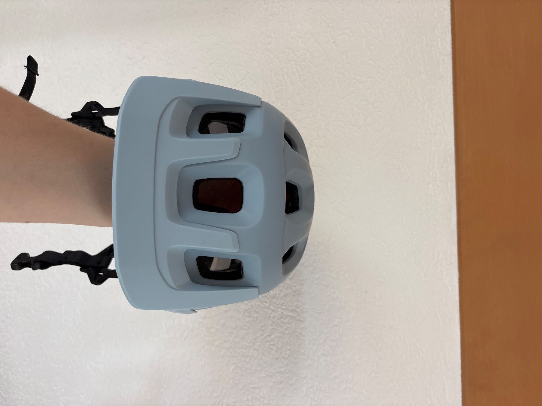Decathlon Caschi: Casque de vélo avec visière amovible – Usato da Coffrane venduto da cha_h2mp 2