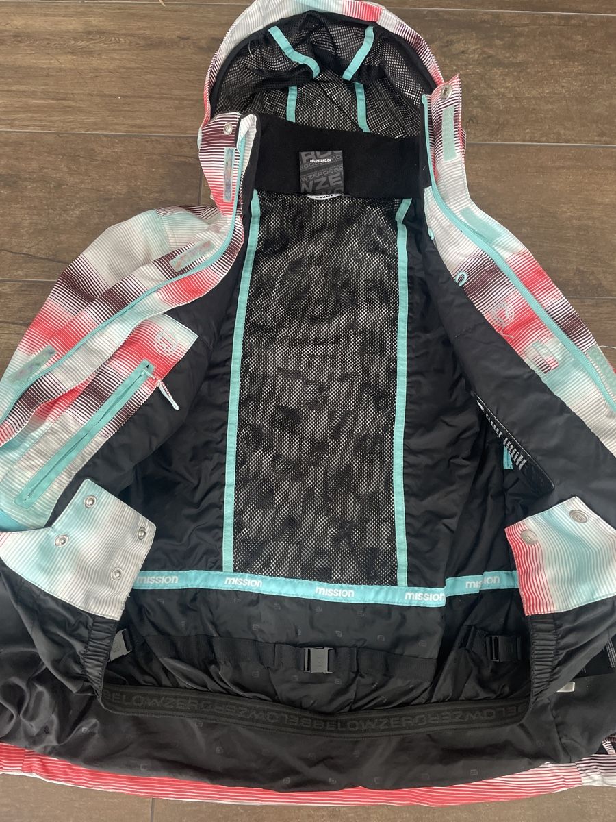 Giacche: Tolle warme Ski Jacke Belowzero Gr. XS – Usato da Stallikon venduto da Sunday6 2