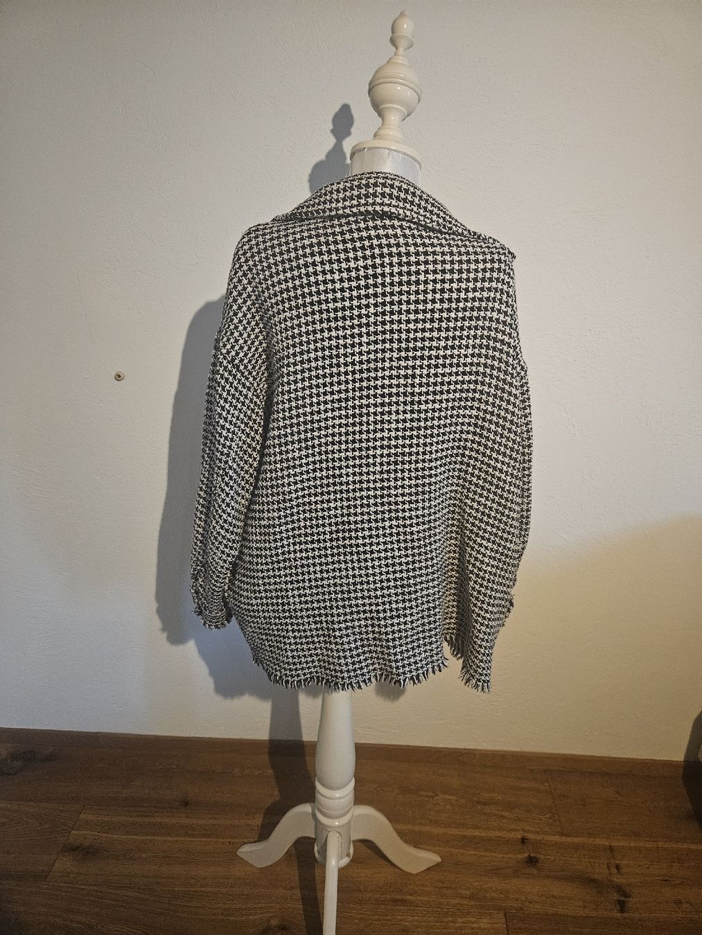 Zara Camicette: Klassischer Bouclé-Blazer, Grösse M, schwarz-weiss – Usato da Bern venduto da TroeS 1