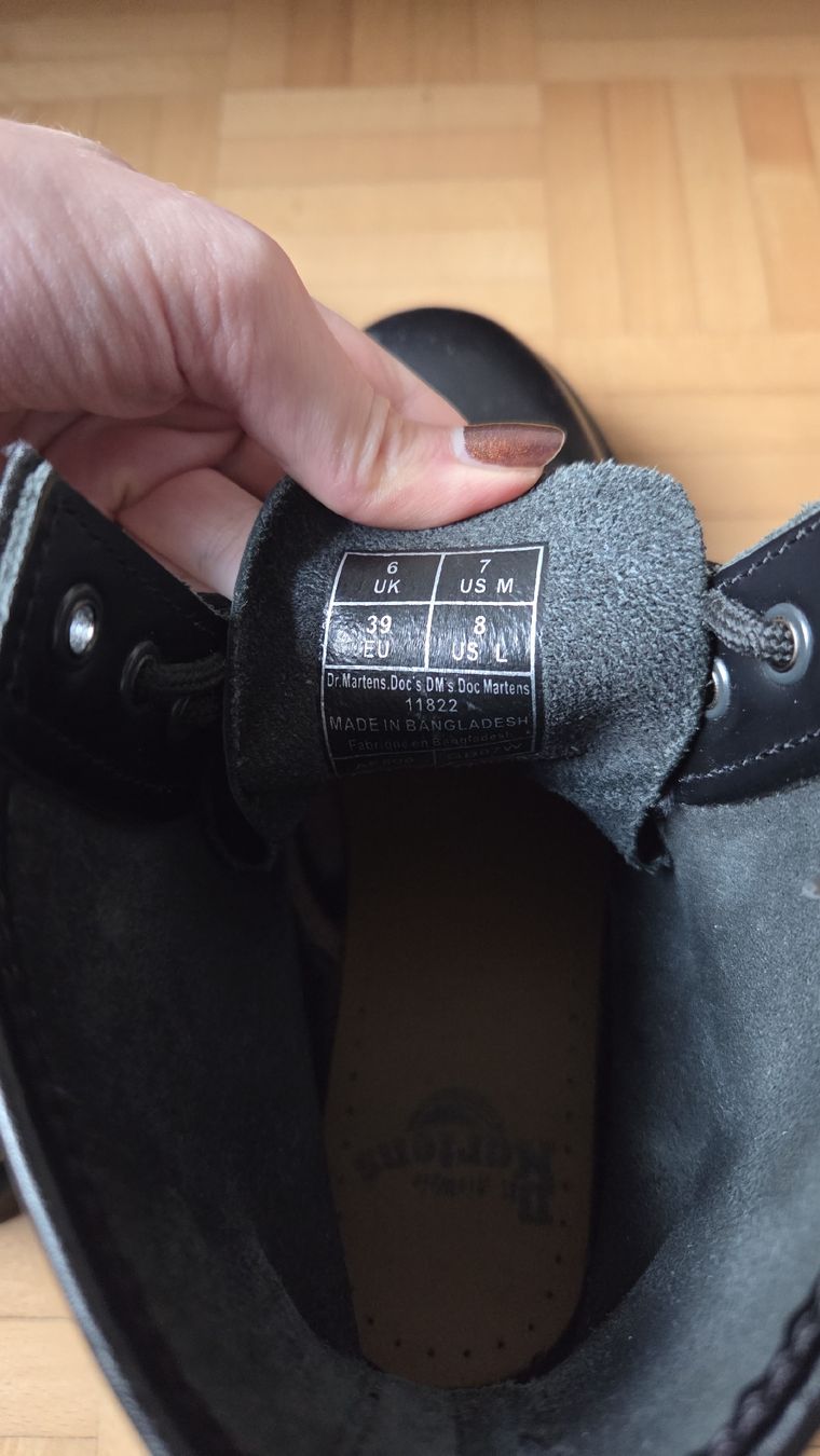 Dr. Martens Scarpe da uomo: LIKE NEW - Black Dr Martens 1460 – Nuovo (secondo la descrizione) da Zürich venduto da jul_l28v 4