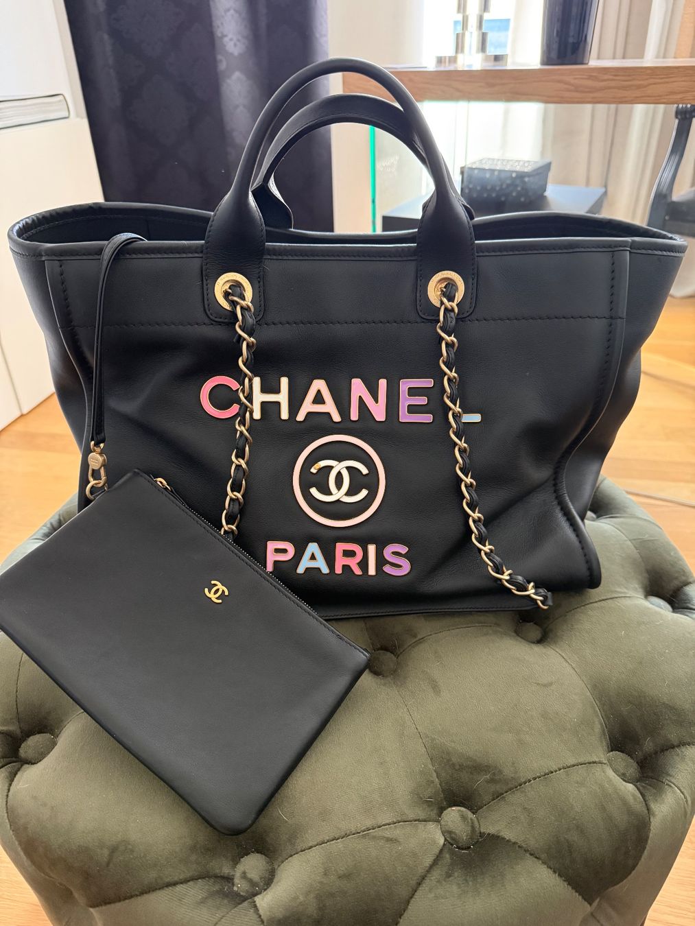 Chanel Sacs femmes: Chanel Deauville Medium NP 6470.- – D'occasion à Lutzenberg par Schatzkiste88 1