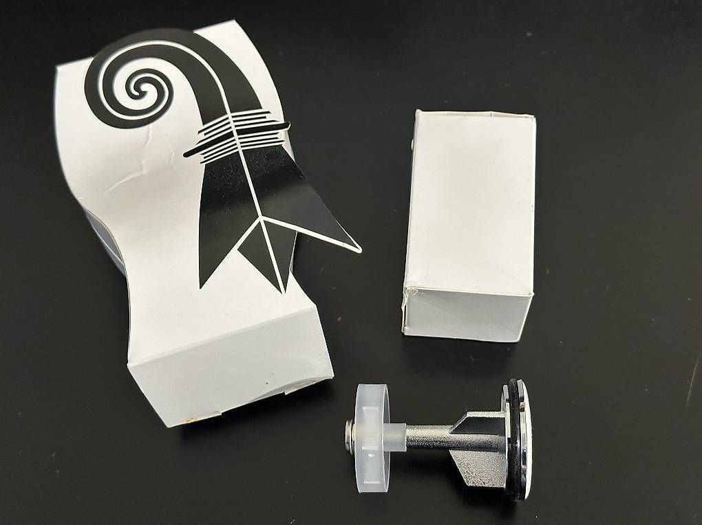 Tutte le decorazioni: Lavabo Stöpsel mit Baslerstab OVP – Nuovo e nell'imballaggio originale da Basel venduto da fasnachtsoutlet1965 1