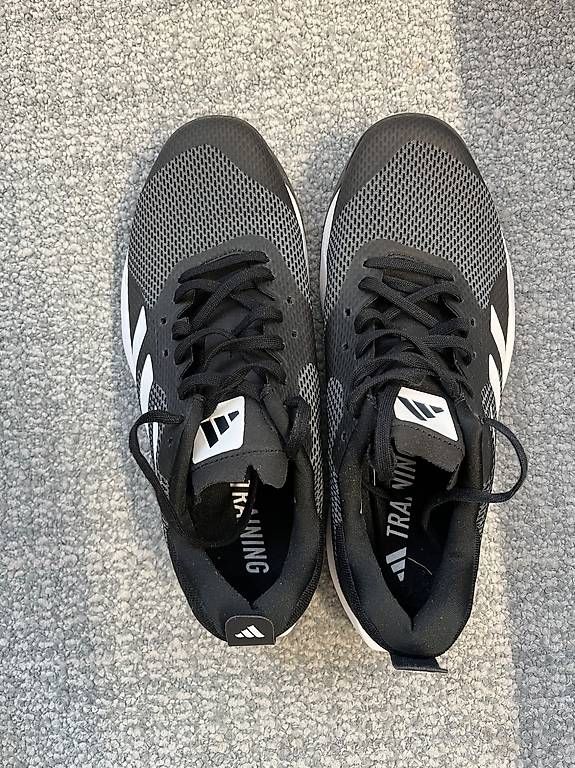 Adidas Chaussures hommes: Adidas Training Turnschuhe gr. 41 1/3 – D'occasion à Zürich par RoccoD01 1