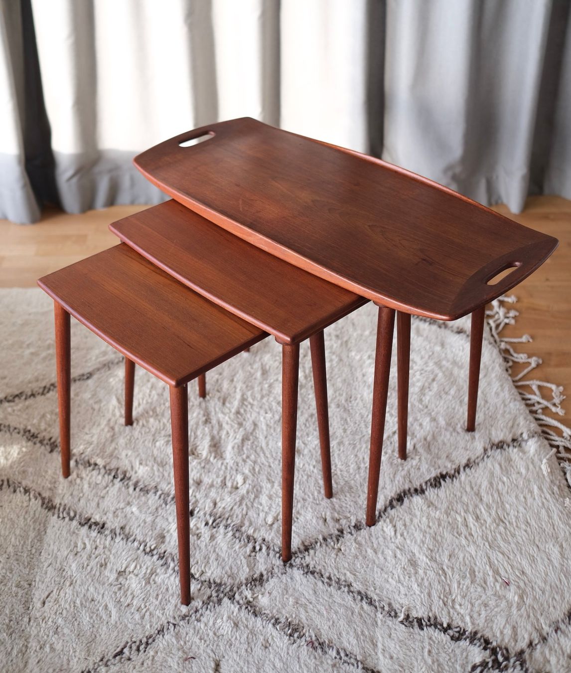 Set di tavolo e panche: Nesting tables by Jens Harald Quistgaard, Denmark – Usato da Bern venduto da Zmodern_VIN 4
