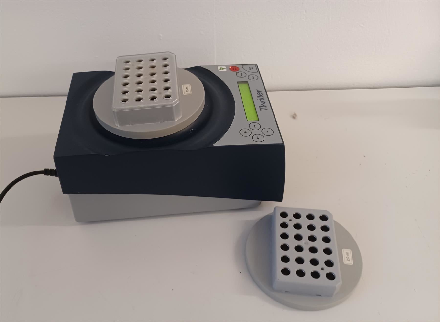 Accessori da laboratorio: Peqlab Thriller Inkubationsschüttler – Usato da Niederdorf venduto da LeptonAG_Labor 4