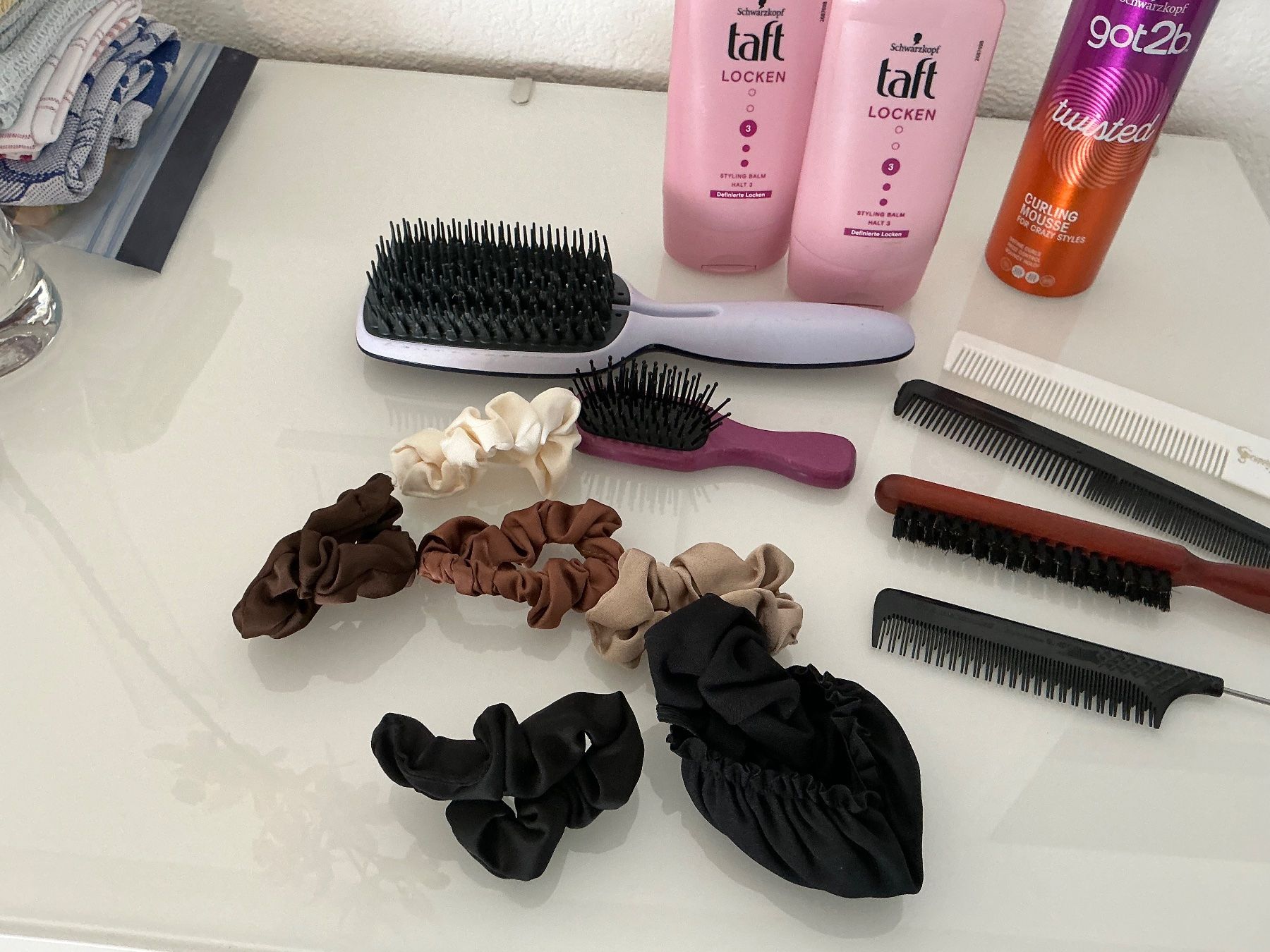 Altro per la cura dei capelli: Haarpflege & Styling Set, Bürsten, Haargummis etc. – Usato da Würenlos venduto da Chicca2004 1