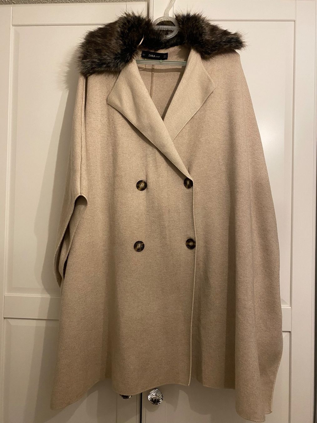 Zara Altro in Moda donna: Neu - Poncho Zara, g. M – Nuovo e nell'imballaggio originale da Zürich venduto da ZuriShrek 1
