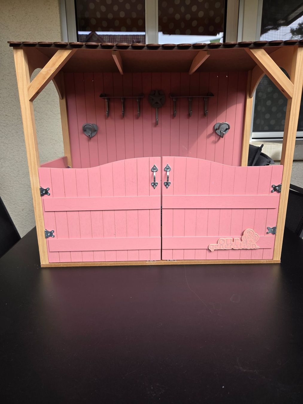 Our Generation Giocattoli: Our Generation Pferdestall Holz rosa – Usato da Winterthur venduto da trise80