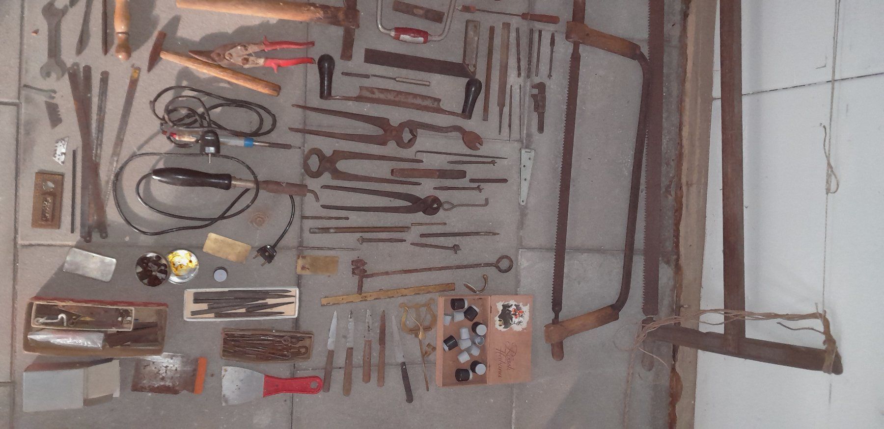 Alle Werkzeuge: Altes Werkzeug – Gebraucht aus Liesberg von Ragged 3