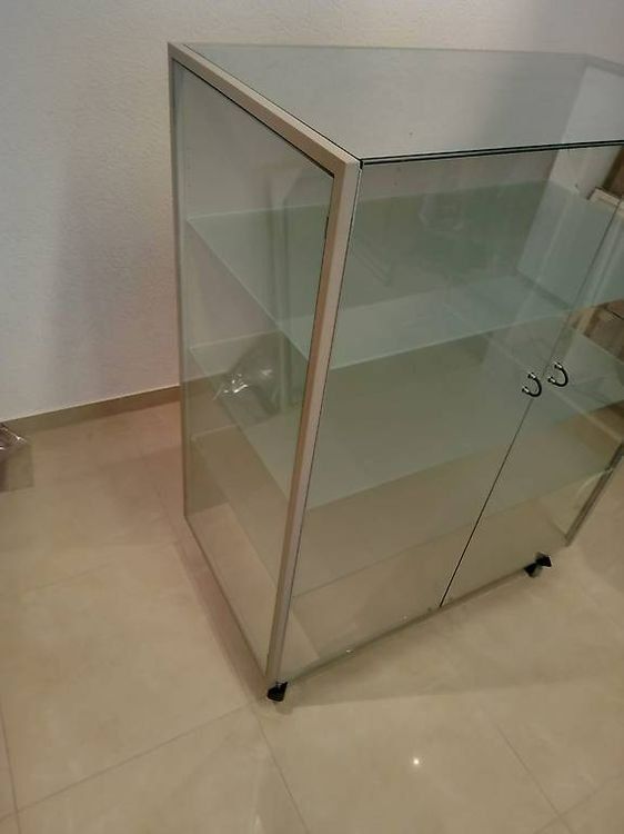Vetrine: GRATIS Glasvitrine mit defekter rechter Seite – Difettoso da Widen venduto da dem_tdb9 1