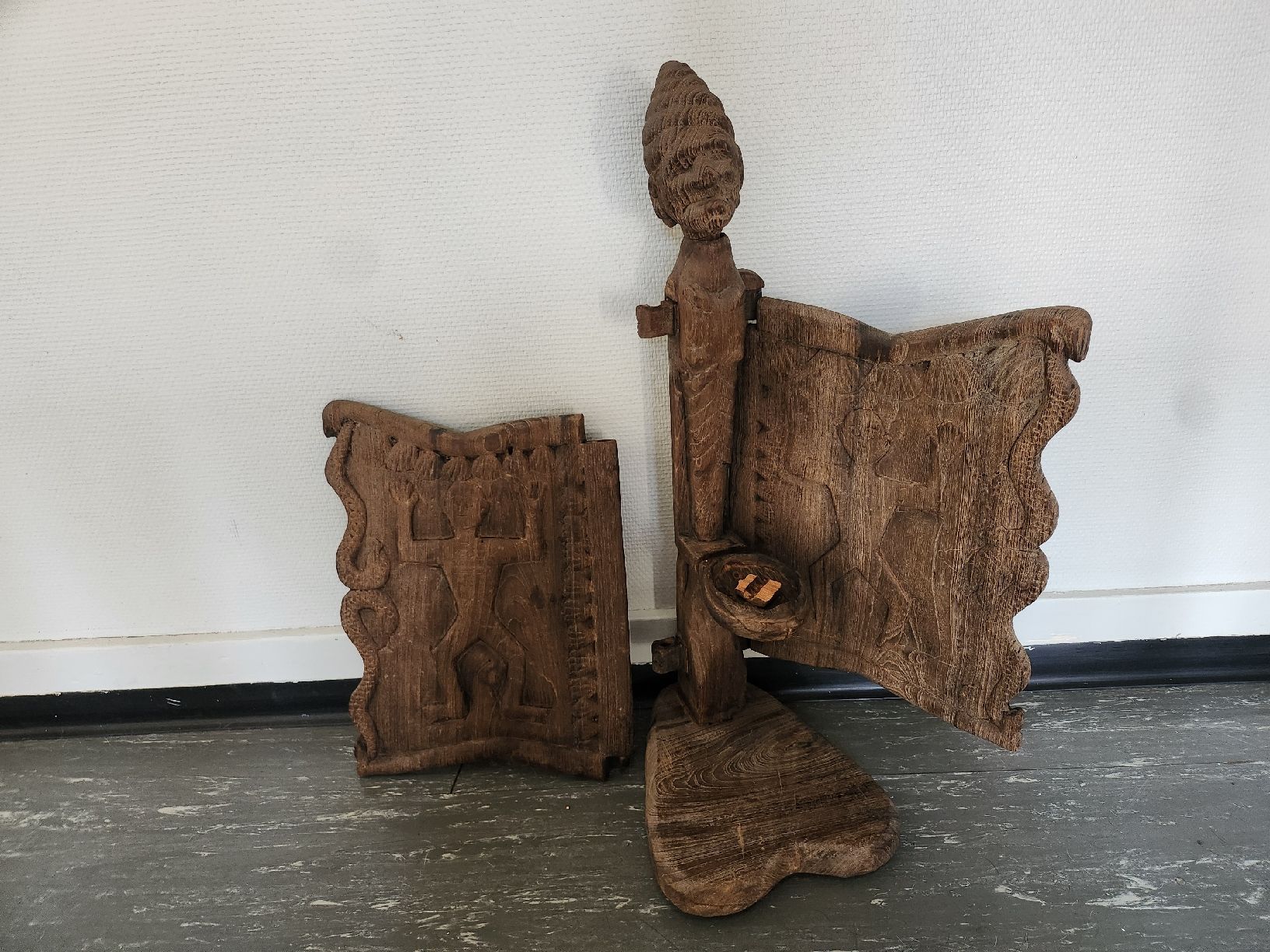 Statuette: Ethno Holzobjekt wohl Indonesien handgeschnitzt antik – Difettoso da Zürich venduto da BAENZERINO