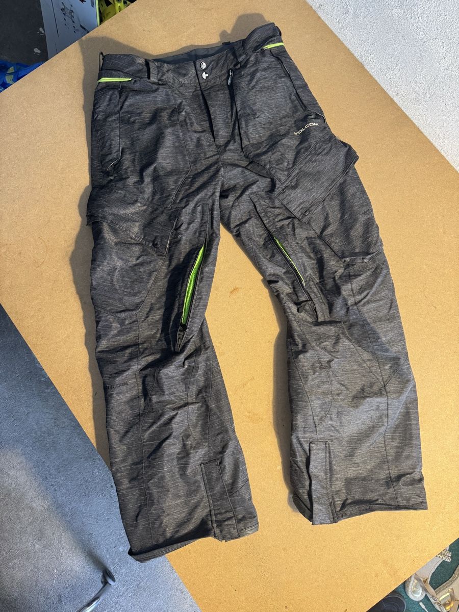 Volcom Hosen: Volcom Ergo Snowboard Hose – Gebraucht aus Zürich von mat_rw96