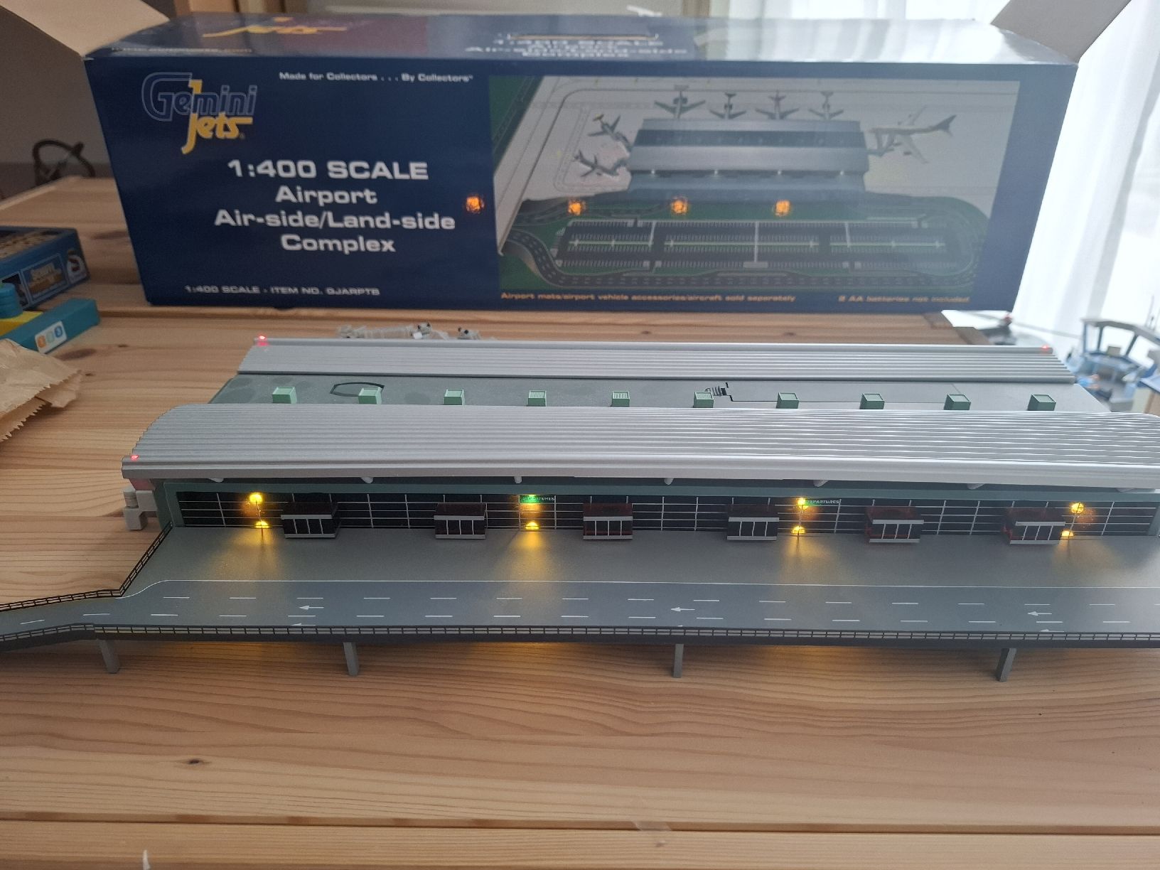 Giocattoli: Gemini Jets Airport, Air-Side/Land-Side Complex 1:400 – Nuovo (secondo la descrizione) da Luzern venduto da wvg_lt6m