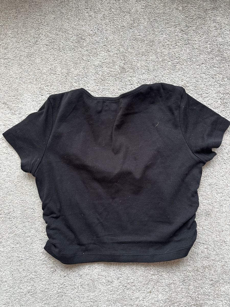 Top: Sinsay Black crop Neck Top - S – Usato da Thalwil venduto da klaudiamusiol 2