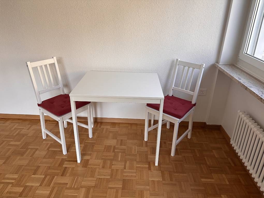 Ikea Set di tavolo e panche: Ausziehtisch weiss mit 2 Stühlen – Usato da St. Gallen venduto da justme039