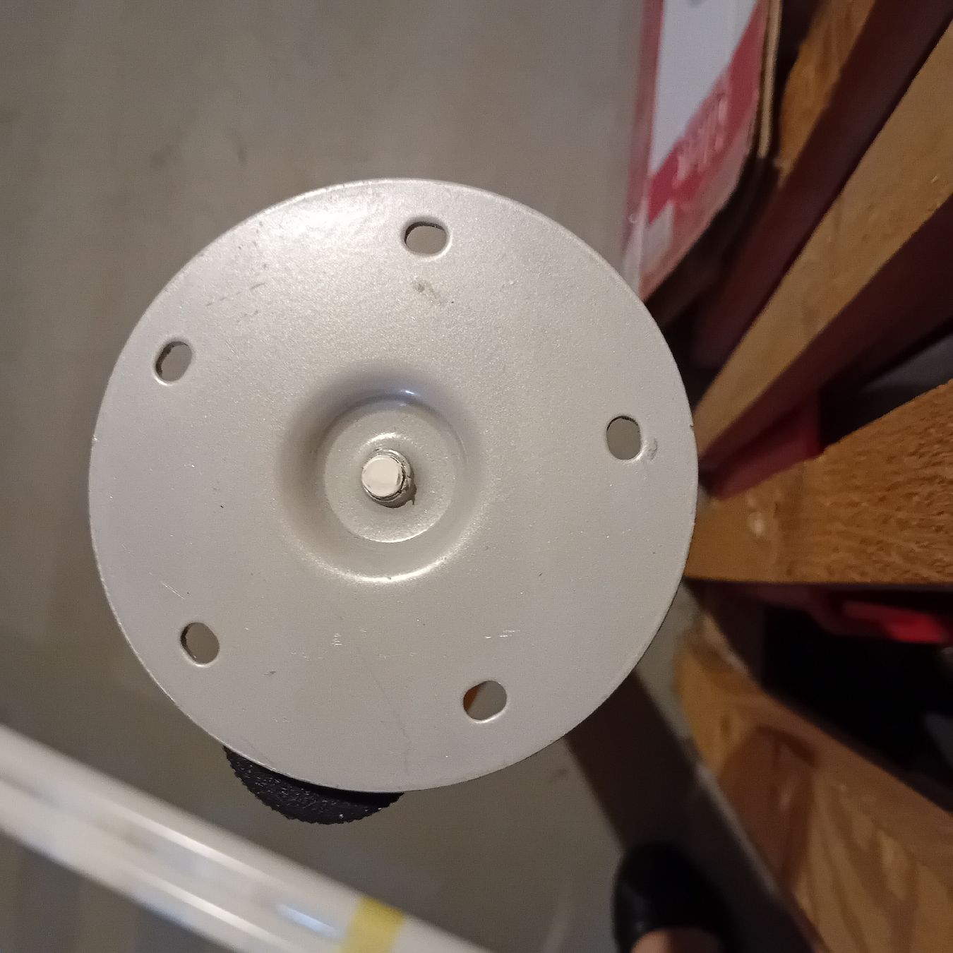 Sonstiges Mobiliar: 4 + 2 pieds de table – Gebraucht aus Biel/Bienne von Monhub 1